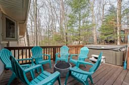 Asheville Haven: Serene 4BR Retreat with Hot Tub