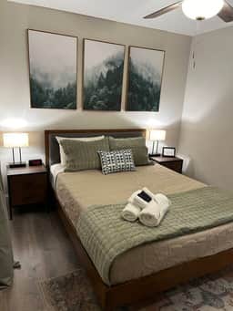 Brand new 2 bedrooms w/hot tub!