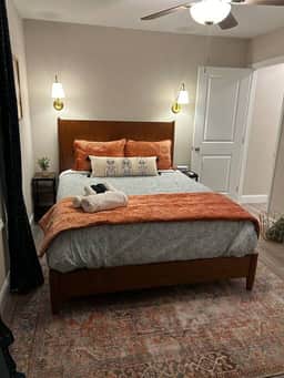 Brand new 2 bedrooms w/hot tub!