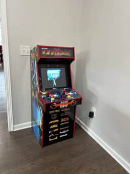 5 min from Asheville Airport, 4 BR with pool table