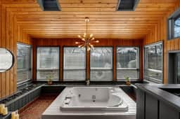 Asheville Farm Retreat, hot tub, King bed, firepit