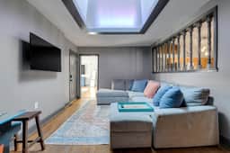 Asheville Farm Retreat, hot tub, King bed, firepit