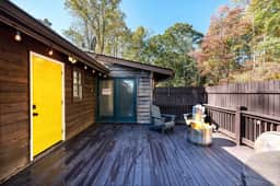 Farm Suite, King bed, firepit, BBQ grill, animals!