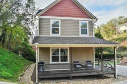 Asheville Delight: Chic Home, Prime Spot, Pets OK