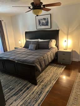 Pinners Cove: Hot Tub, Fire Pit, Prime Location