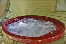 Pinners Cove: Hot Tub, Fire Pit, Prime Location