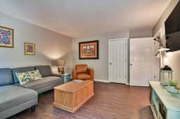 Entire 4 bedroom house, indoor hot tub, fire pit