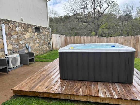 Asheville Oasis: Luxury Retreat, Hot Tub & Games