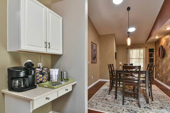 East AVL, 7 miles to Downtown, Game Room, Hot Tub