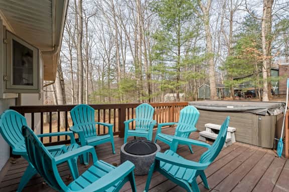 Asheville Haven: Serene 4BR Retreat with Hot Tub