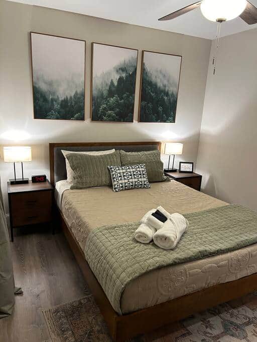 Brand new 2 bedrooms w/hot tub!