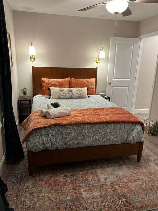Brand new 2 bedrooms w/hot tub!
