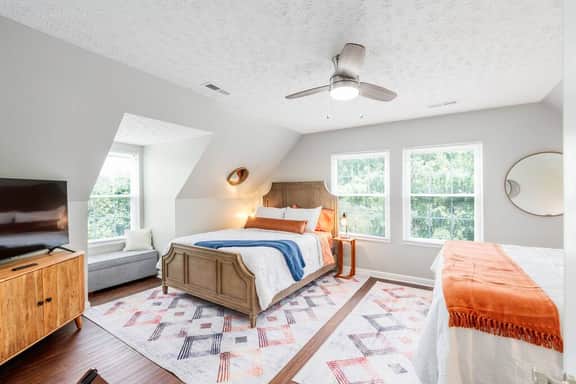 2BR apartment - cute, cozy, convenient