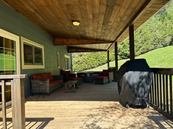 N. Asheville 5BR Retreat: Hot Tub, Fire Pit