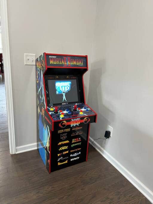 5 min from Asheville Airport, 4 BR with pool table