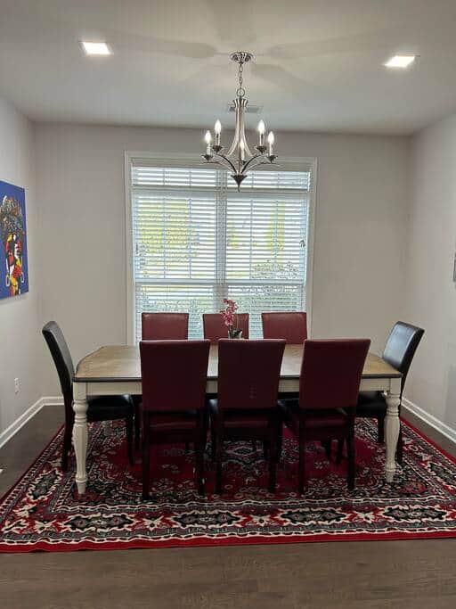 5 min from Asheville Airport, 4 BR with pool table