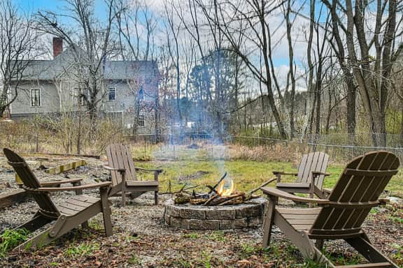 Asheville Rustic Cabin: Hot Tub, Pets ok, Fire Pit
