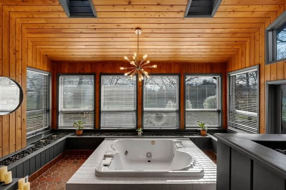 Asheville Farm Retreat, hot tub, King bed, firepit