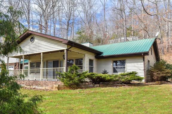 Family Asheville Mountain Retreat w/Hot Tub