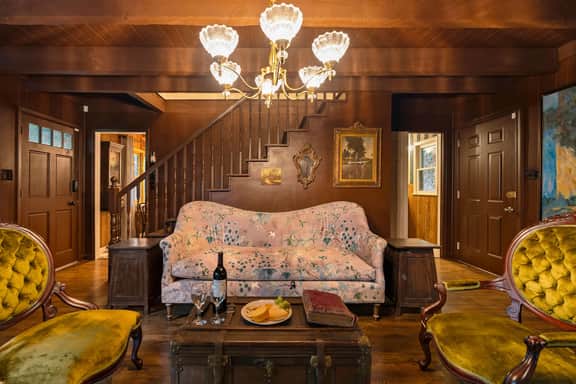 Romantic Asheville Log Cabin w/ Hot Tub & Gym