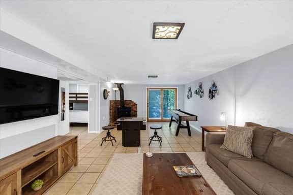 Spacious home with hot tub, fire pit & games