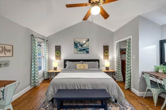 Farm Suite, King bed, firepit, BBQ grill, animals!