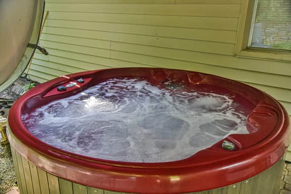 Pinners Cove: Hot Tub, Fire Pit, Prime Location