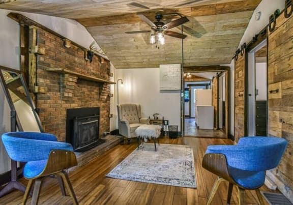 Cozy Creekside Cabin w/sauna and hot tub!