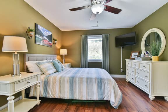 Asheville Delight: Chic Home, Prime Spot, Pets OK