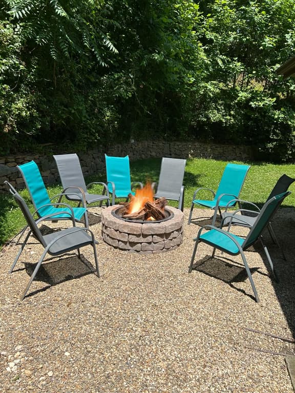 Pinners Cove: Hot Tub, Fire Pit, Prime Location